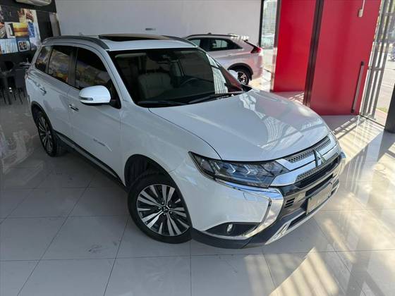 MITSUBISHI OUTLANDER 2.2 MIVEC DI-D DIESEL HPE-S AWD AUTOMÁTICO MITSUBISHI OUTLANDER 2.2 MIVEC DI-D DIESEL HPE-S AWD AUTOMÁTICO